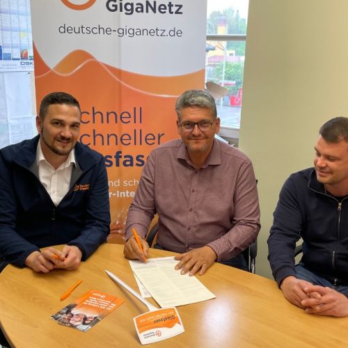 Gemeinde Neufahrn in Niederbayern will Liegenschaften an das Glasfasernetz anschließen 