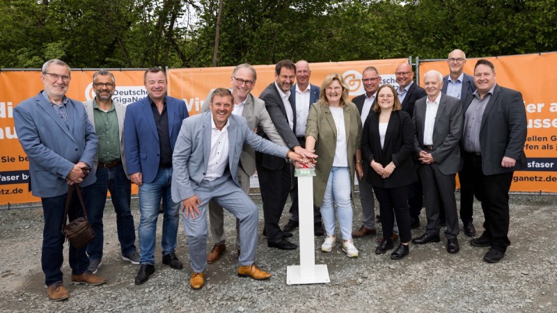 Erste Gewerbekunden in Limburg-Weilburg profitieren vom geförderten Glasfasernetz 