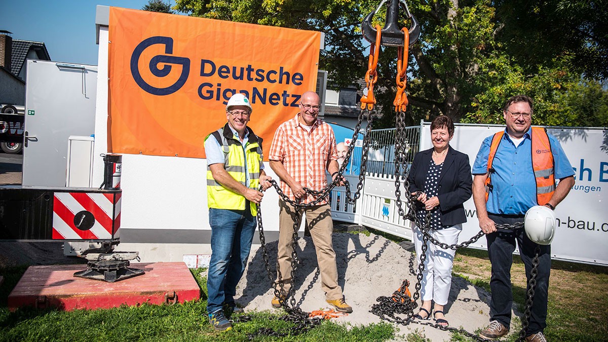 Nächster Meilenstein in Schöneck – Deutsche GigaNetz stellt weiteren Glasfaserhauptverteiler