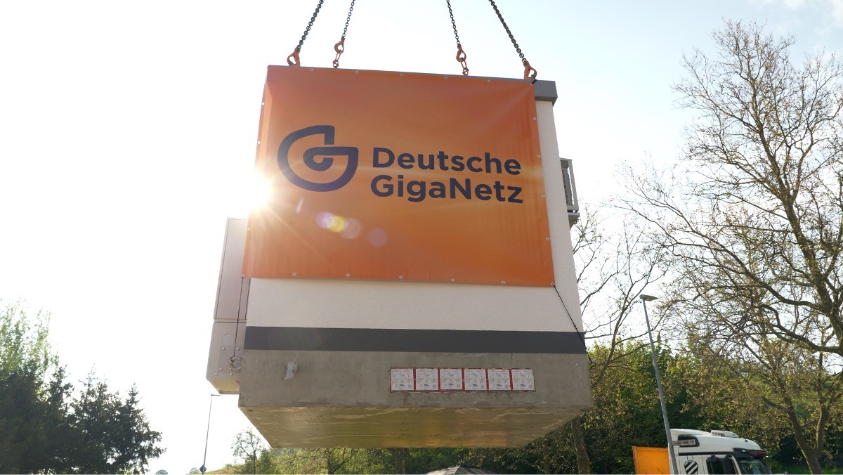 Nächster Meilenstein in Diez – Deutsche GigaNetz stellt Glasfaserhauptverteiler